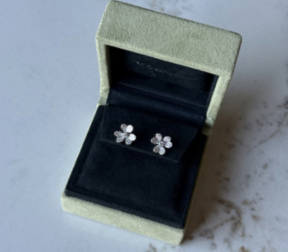 Серьги Van Cleef & Arpels Frivole