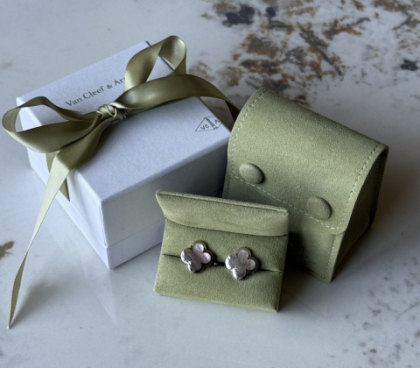 Запонки Van Cleef & Arpels Alhambra
