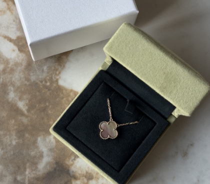 Подвеска Van Cleef & Arpels Vintage Alhambra