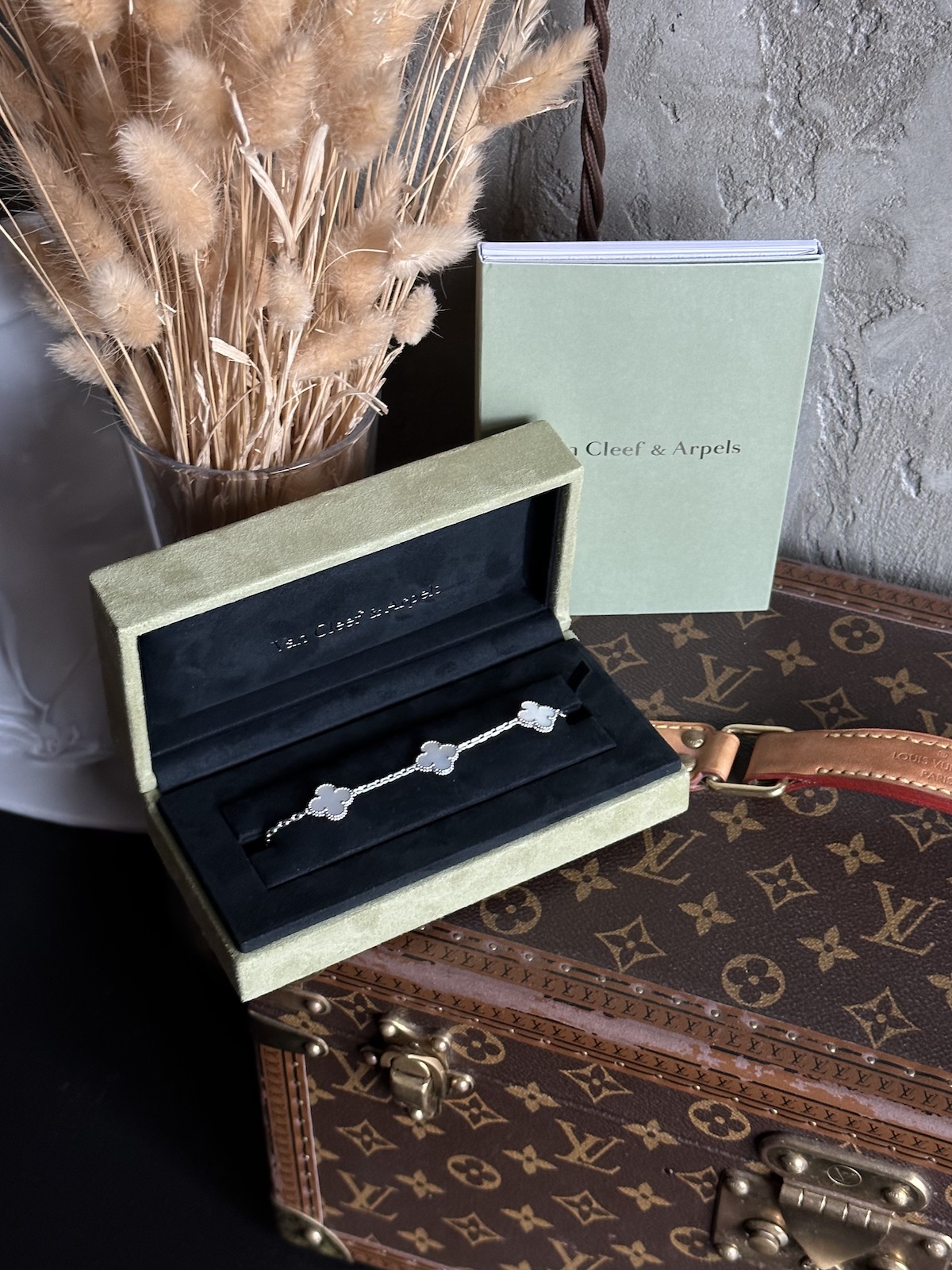 https://uvelirnydom.ru/upload/iblock/b14/mpn6hot4tnzzplia5hz7uoi5rrty6szf.jpeg